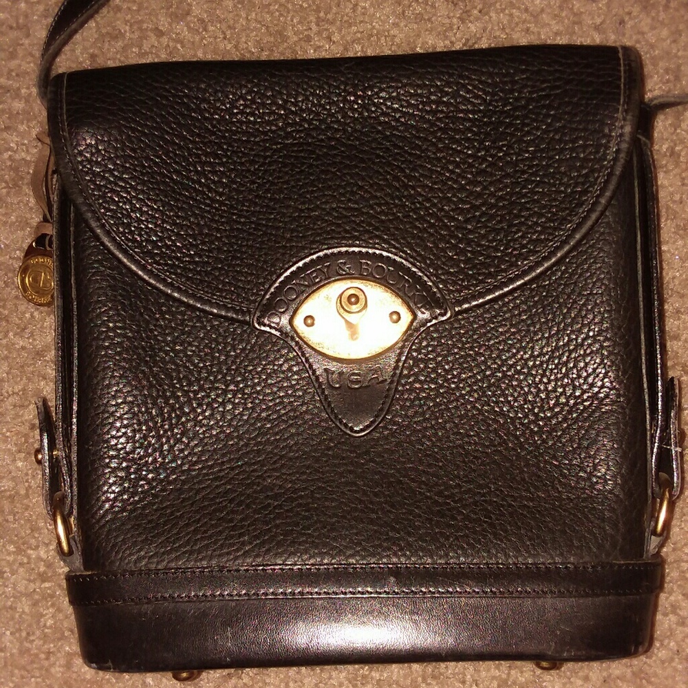 VINTAGE Dooney and Bourke crossbody